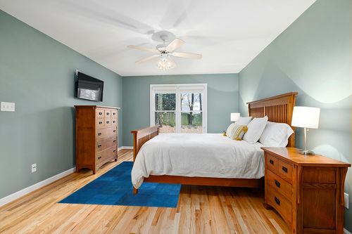 BESPOKY 5'1" x 7'7" (154x230 Cm) Teselya Blue Patchwork Wool Handmade Area Rug in Teal and Orange Wood Bedroom