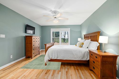 Unique Loom Studio Solid Shag Collection Urban Modern Super Soft & Plush Area Rug, 5 ft x 8 ft, Sage Green in Teal and Orange Wood Bedroom
