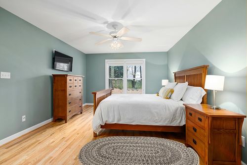 Super Area Rugs Cantebury Handmade Farmhouse Indoor/Outdoor Braided Rug Charcoal, Gray, Light Gray, White 4' x 6' Oval in Teal and Orange Wood Bedroom