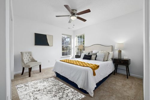 nuLOOM Meaghan Contemporary Abstract Area Rug, 4x6, Grey in White and Yellow Modern Bedroom
