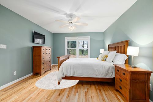 Unique Loom Oxford Collection Area Rug - Bodleian (5' 3" x 8' Oval, Gray/ Ivory) in Teal and Orange Wood Bedroom