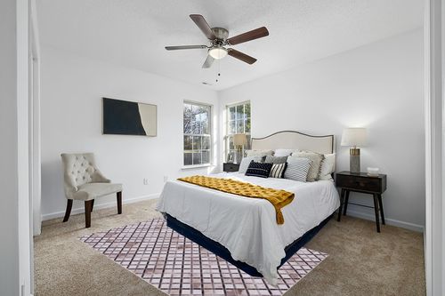 Safavieh Faux Hide Collection Area Rug - 5' x 8', Beige & Brown, Rustic Modern Glam Design, Non-Shedding & Easy Care, Machine Washable Ideal for High Traffic Areas in Living Room, Bedroom (FAH545A) in White and Yellow Modern Bedroom