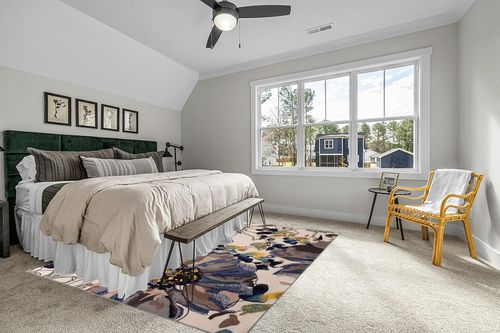 Rugshop Modern Bright Flowers Non-Slip (Non-Skid) Area Rug 8 x 10 (7' 10" x 10') Cream in Grey Traditional Bedroom with King Bed