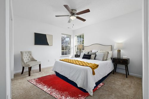 ALAZA Red Christmas Area Rugs 5x7, Snowflake Area Rugs for Living Room Bedroom, Large Area Rugs Red Christmas Snowflake Abstract 44034 in White and Yellow Modern Bedroom
