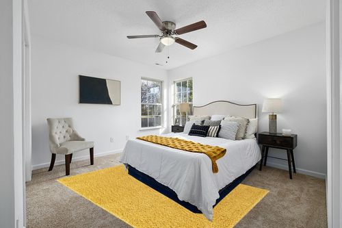 Yellow, 6x9 Feet fluffy rug in White and Yellow Modern Bedroom