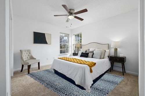 Wallard Antelope Cheetah Blue,Natural,Gray,Mink Animal Contemporary HandTuffted 100% Woolen Area Rugs and Carpets (Blue, 5 x 3 FT) in White and Yellow Modern Bedroom