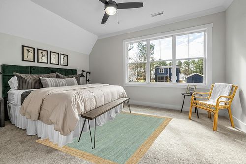 nuLOOM Eleonora Casual Jute Area Rug, 6x9, Green in Grey Traditional Bedroom with King Bed