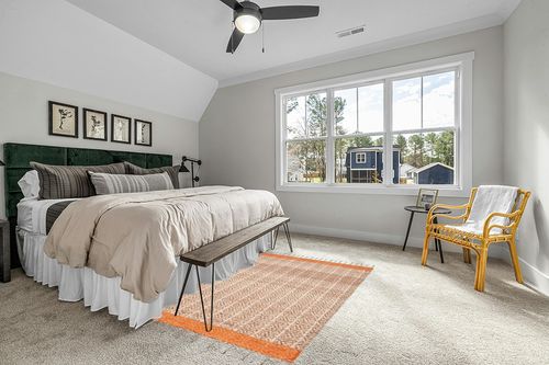 SAFAVIEH Cape Cod Collection Area Rug - 5' x 8', Orange & Natural, Handmade Stripe Jute & Cotton Braided Tassel, Ideal for High Traffic Areas in Living Room, Bedroom (CAP846P) in Grey Traditional Bedroom with King Bed