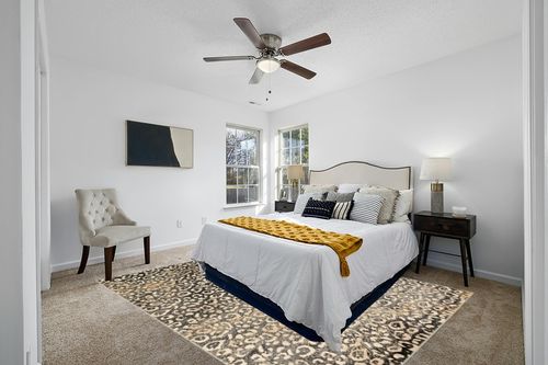 Liora Manne Soho Leopard Indoor Rug Black 7'10"X9'10" in White and Yellow Modern Bedroom