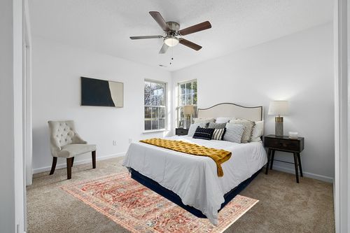 Loloi Claire Red/Ivory 5'-3" x 7'-9" Area Rug in White and Yellow Modern Bedroom