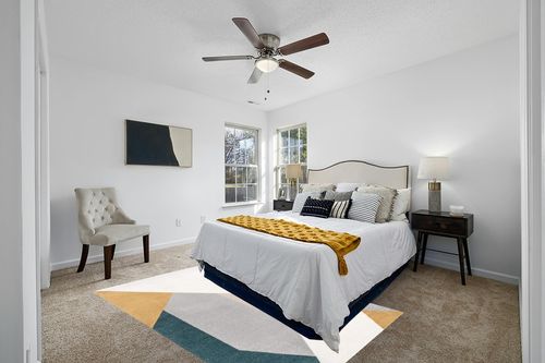 nuLOOM Raegan Modern Abstract Area Rug, 5x8, Light Grey in White and Yellow Modern Bedroom