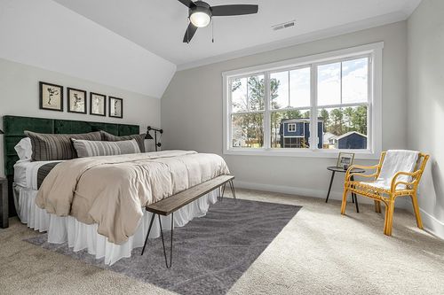SAFAVIEH Florida Shag Collection Area Rug - 8' x 10', Grey & Grey, Non-Shedding & Easy Care, 1.2-inch Thick Ideal for High Traffic Areas in Living Room, Bedroom (SG471-8080) in Grey Traditional Bedroom with King Bed