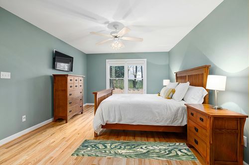 nuLOOM Cali Abstract Leaves Runner Rug , 2' x 6', Green, Rectangular, 0.45" Thick in Teal and Orange Wood Bedroom