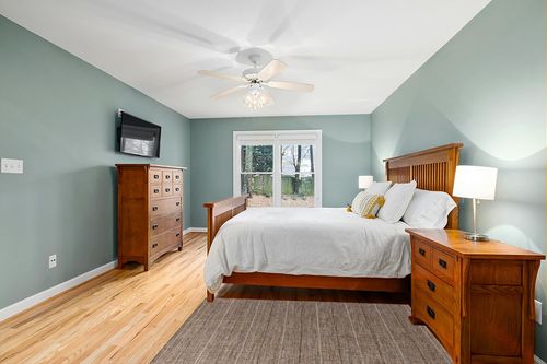 Loloi II Birch Collection BIR-02 Natural/Bark 3'-6" x 5'-6", .25" Pile Height, Indoor/Outdoor Area Rug in Teal and Orange Wood Bedroom