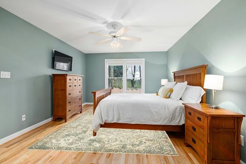 Unique Loom Tuareg Collection Area Rug - Sandstorm (8'x 10' Rectangle, Multi/ Gray) in Teal and Orange Wood Bedroom
