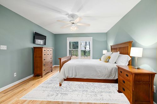 SAFAVIEH Madison Collection Area Rug - 9' x 12', Silver & Ivory, Snowflake Medallion Distressed Design, Non-Shedding & Easy Care, Ideal for High Traffic Areas in Living Room, Bedroom (MAD603G) in Teal and Orange Wood Bedroom