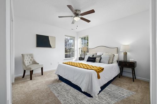 Rolf Handmade Tufted Wool Dark Gray Area Rug Foundstone Rug Size: Square 6' in White and Yellow Modern Bedroom