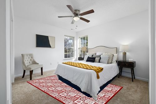 WondRg Christmas Area Rug 6x9 Red Snowflake Checkered Decorative Living Room Bedroom Throw Rug Washable Non Slip Soft Low Pile Large Carpet for Kitchen Entryway Dining Room Home Decor in White and Yellow Modern Bedroom