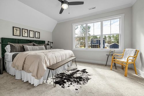 Yincimar Faux Cowhide Rug Extra Large Cow Print Area Rug 5.2ft x 6.6ft Non-Slip Animal Hide Carpet for Bedroom Living Room Western Home Office Decor (Black/Grey/White) in Grey Traditional Bedroom with King Bed