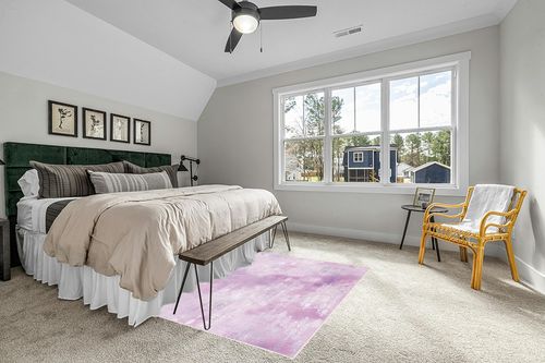 SAFAVIEH Machine Washable Slip Resistant Collection 5' x 7' Light Purple/Pink Inspired by Disney's Frozen II - Spirit Kids Bedroom Nursery Playroom Area Rug in Grey Traditional Bedroom with King Bed