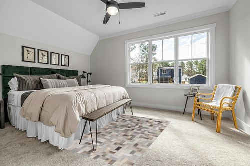USA RUG Cowhide Grey Patchwork Home Decorative Living Room Area Rug Hand Made Cow Leather Hair (2.6x8' Runner) in Grey Traditional Bedroom with King Bed