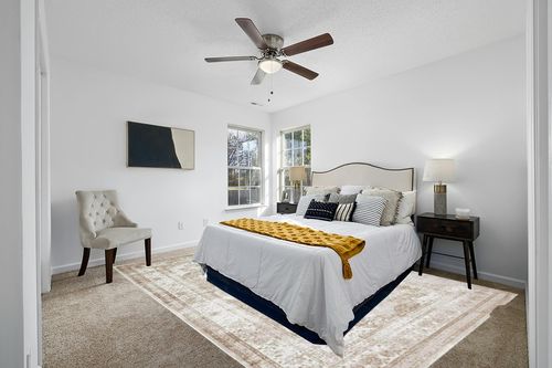 Unique Loom Sofia Collection Area Rug - Salle Garnier (9' x 12' Rectangle, Beige/ Ivory) in White and Yellow Modern Bedroom