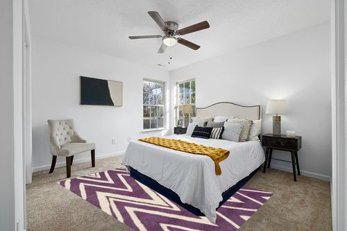SAFAVIEH Cambridge Collection Area Rug - 6' x 9', Purple & Ivory, Handmade Chevron Wool, Ideal for High Traffic Areas in Living Room, Bedroom (CAM711P) in White and Yellow Modern Bedroom