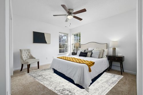 Unique Loom Sofia Collection Area Rug - Casino (8' x 10' Rectangle, Gray/ Beige) in White and Yellow Modern Bedroom