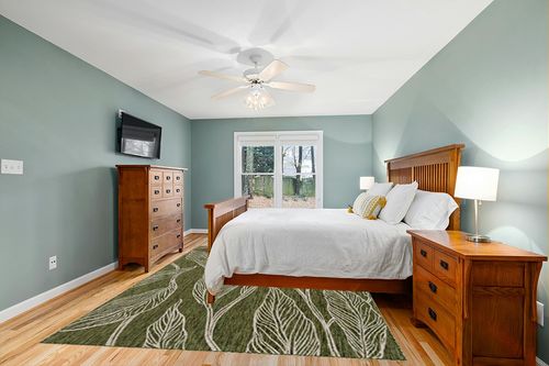 Unique Loom Outdoor Botanical Collection Area Rug - Leaf (7' 10" x 11' 4" Rectangle, Green/ Ivory) in Teal and Orange Wood Bedroom