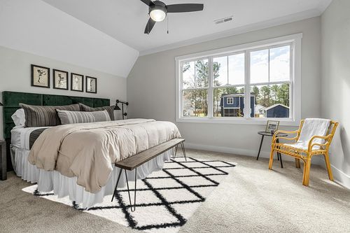 L'Baiet Halle White Black Geometric Diamond Pattern Modern Soft Shag Indoor 8' x 10' Area Rug in Grey Traditional Bedroom with King Bed
