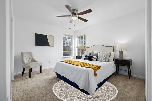 nuLOOM Becca Traditional Tiled Area Rug, 6' Round, Beige in White and Yellow Modern Bedroom