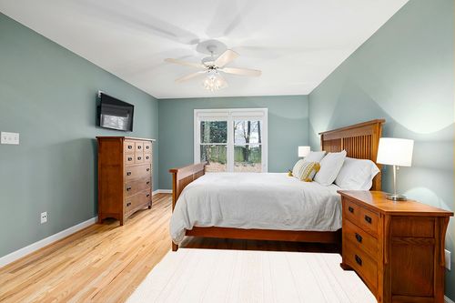 Natura 216 Area Rug in Ivory Gracie Oaks Rug Size: Rectangle 4' x 6' in Teal and Orange Wood Bedroom
