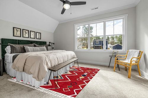 SAFAVIEH Farmhouse Collection 8' x 10' Red/Gold FMH599Q Moroccan Boho Tassel Area Rug in Grey Traditional Bedroom with King Bed