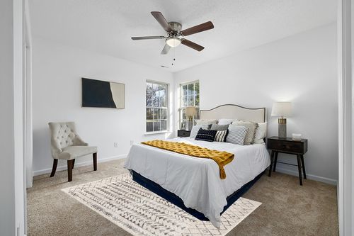 JONATHAN Y MOH210A-5 Ziri Moroccan Geometric Indoor Farmhouse Area-Rug Bohemian Minimalistic Easy-Cleaning Bedroom Kitchen Living Room Non Shedding, 5 X 8, Cream,Gray in White and Yellow Modern Bedroom