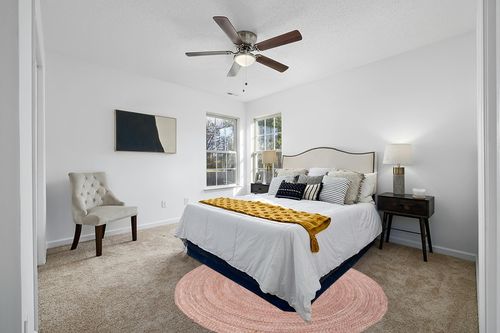 nuLOOM Kyla Handmade Braided Farmhouse Round Area Rug, 6' Round, Light Pink in White and Yellow Modern Bedroom
