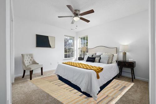 Dash & Albert Ravel Stripe Handwoven Wool Rug, 8 X 10 Feet, Neutral/Blue Geometric Pattern in White and Yellow Modern Bedroom
