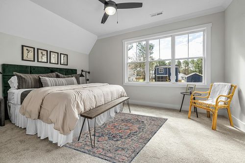 Bloom Rugs Traditional Blue Multicolor Area Rug - Vintage Boho 5x7 Rug for Living Room, Bedroom and Kitchen (5'3" x 7'6") in Grey Traditional Bedroom with King Bed