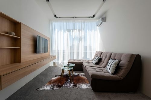 Sunshine Cowhides Salt and Pepper Tricolor Cowhide Rug Approx 5ft x 7ft 150cm x 210 cm in Grey Living Room with Brown Couch