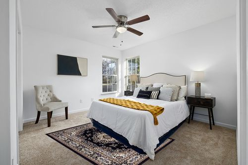 Home Dynamix Premium Sakarya Traditional Medallion Area Rug, Navy Blue/Brown, 5'2"x7'4" in White and Yellow Modern Bedroom