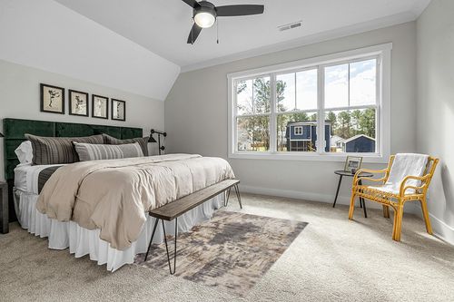 LUXE WEAVERS Euston Gray 5 x 7 Abstract Modern Area Rug in Grey Traditional Bedroom with King Bed