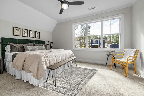 JONATHAN Y BMF108C-5 Bohemian Filigree Modern Indoor Area-Rug Floral Vintage Casual Easy-Cleaning High Traffic Bedroom Kitchen Living Room Non Shedding, 5 X 8, Black in Grey Traditional Bedroom with King Bed