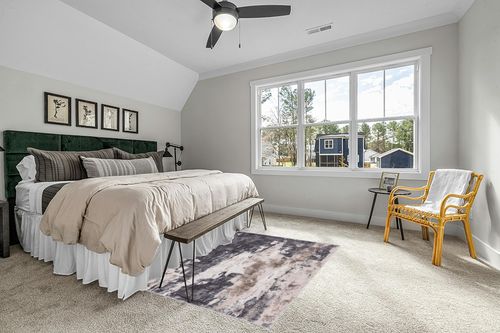 LUXE WEAVERS Euston Gray 5 x 7 Abstract Modern Area Rug in Grey Traditional Bedroom with King Bed
