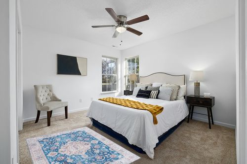 Syalife Washable Rug Vintage Area Rugs, 4'x 6' Living Room Rug with Non Slip Backing, Ultra-Thin Medallion Distressed Non-Shedding Blue Rug, Vintage Floor Mat Indoor Rug in White and Yellow Modern Bedroom
