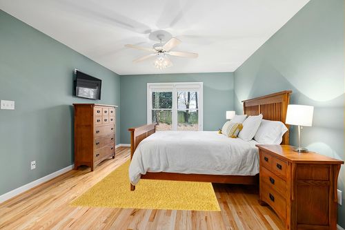 Yellow, 6x9 Feet fluffy rug in Teal and Orange Wood Bedroom
