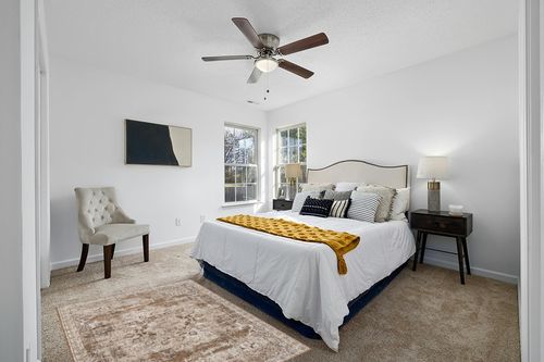 Cara Border Kakhi Area Rug Sand & Stable Rug Size: Rectangle 4' x 6' in White and Yellow Modern Bedroom