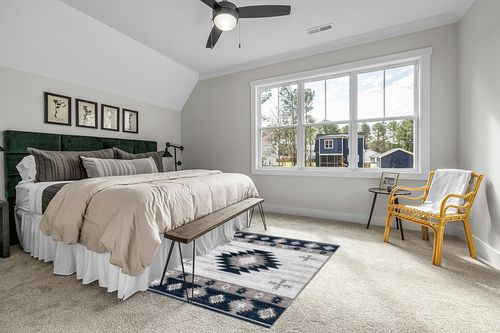 Well Woven Southwestern Rodrigo 5'3" x 7'3" Blue Area Rug in Grey Traditional Bedroom with King Bed