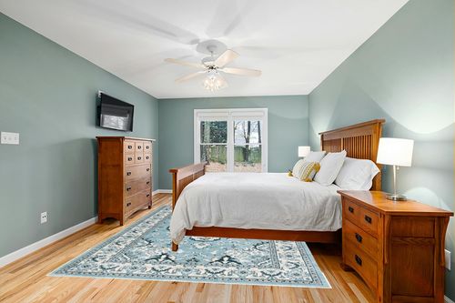 SAFAVIEH Isabella Collection Area Rug - 8' x 10', Light Blue & Cream, Oriental Design, Non-Shedding & Easy Care, Ideal for High Traffic Areas in Living Room, Bedroom (ISA921M) in Teal and Orange Wood Bedroom