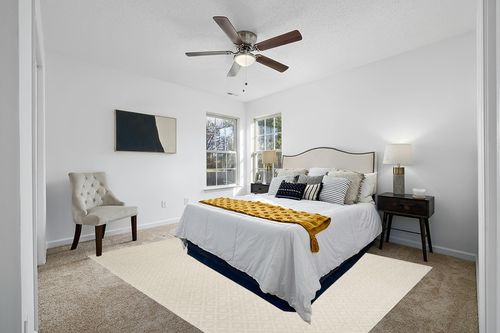 SAFAVIEH Vermont Collection Area Rug - 8' x 10', Ivory, Handmade Wool & Cotton, Ideal for High Traffic Areas in Living Room, Bedroom (VRM104A) in White and Yellow Modern Bedroom