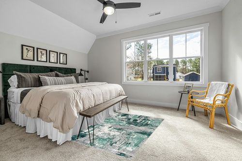 LUXE WEAVERS Abstract Distressed Green 5x7 Area Rug for Living Room in Grey Traditional Bedroom with King Bed