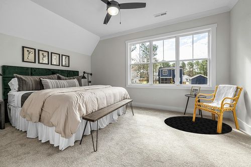Garland Rug Sparta Area Rug, 5 Ft. Round, Black in Grey Traditional Bedroom with King Bed
